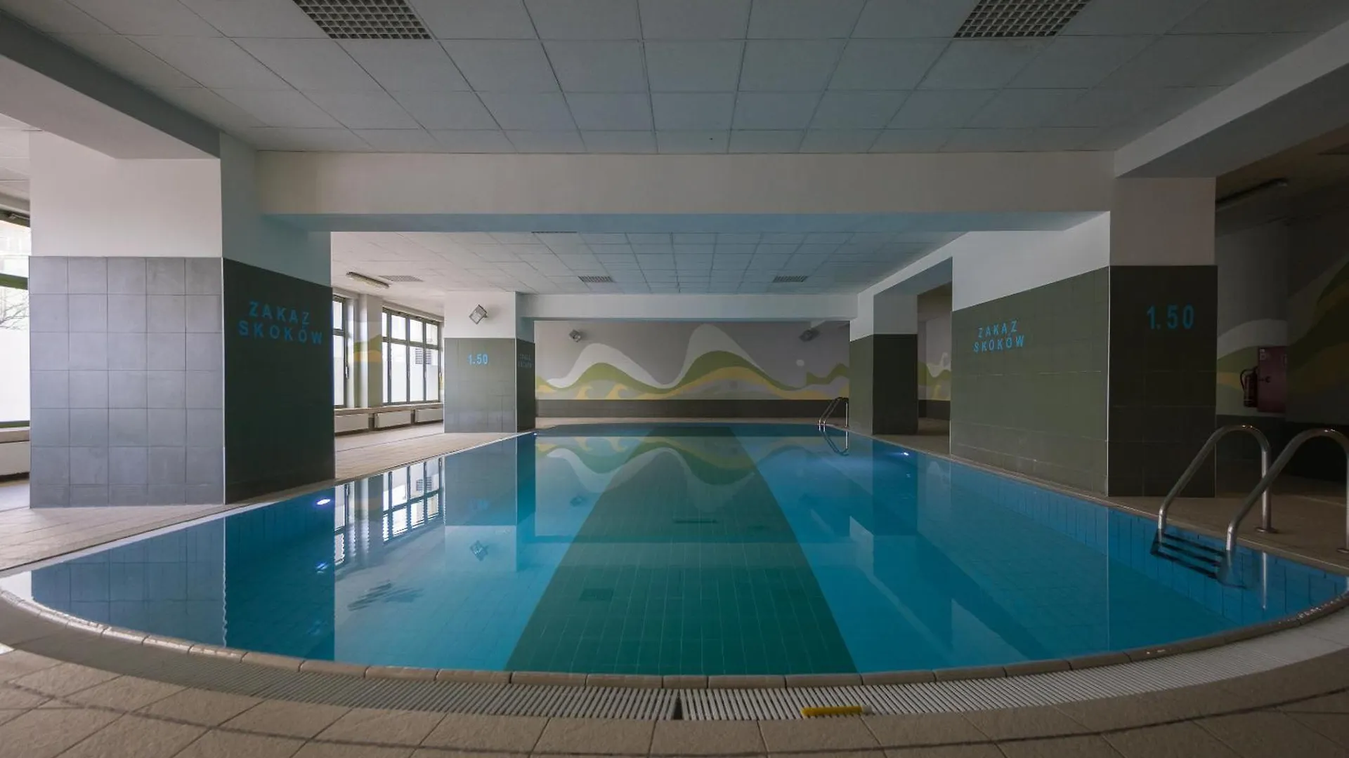 Metro Wilanowska Apartment With Spa 바르샤바
